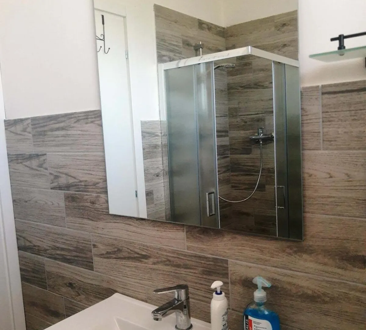 Comfy Flat With Terrace By The Pool Apartment Rosolina Mare 0*,  Italy
